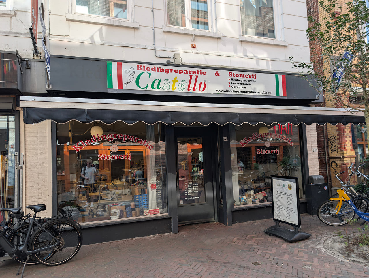 Voorkant van Kledingreparatie Castello aan de Korte Hengelosestraat 31 in Enschede